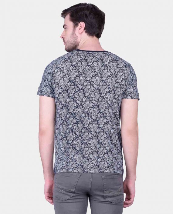 Black-and-White-Printed-Tshirt-for-Men-5